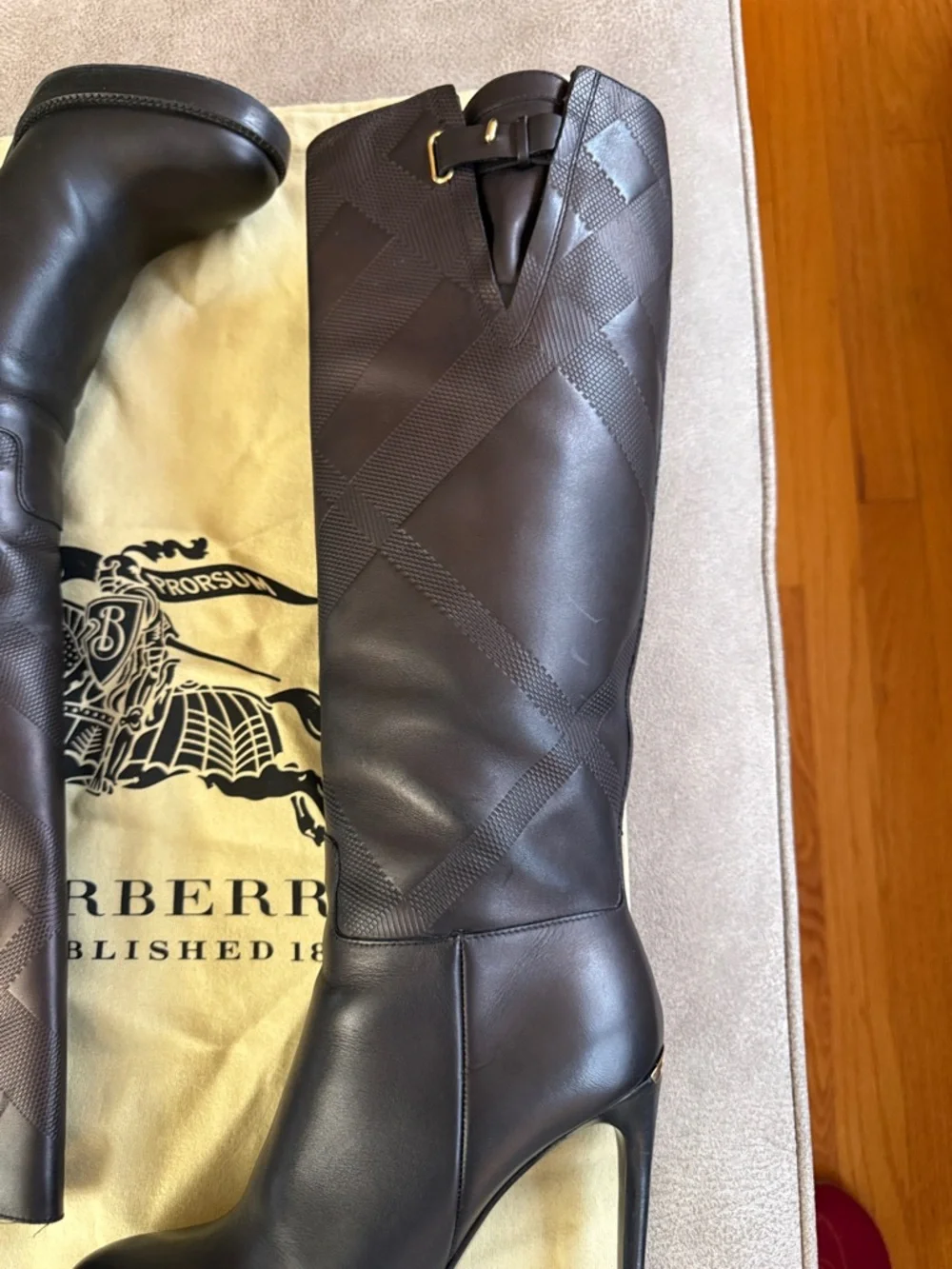 Burberry Black Leather Knee-High Stiletto Boots with Signature Check Texture - Picture 12 of 16